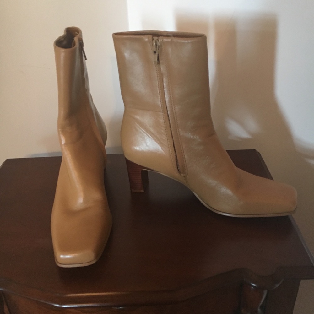 Camel booties